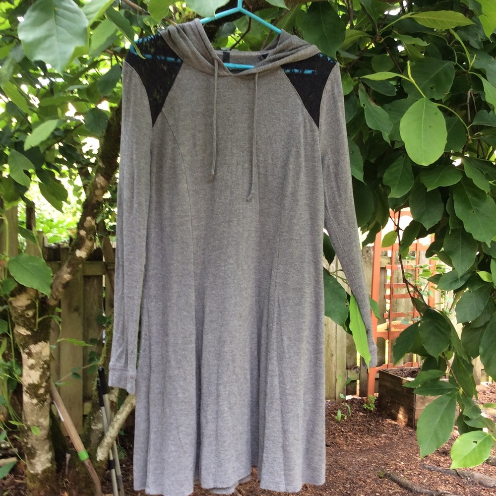 Eric + lani dress hooded lace trim flippant hem